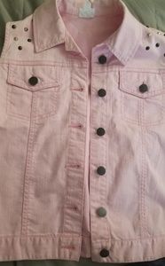 Light sleeveless jacket